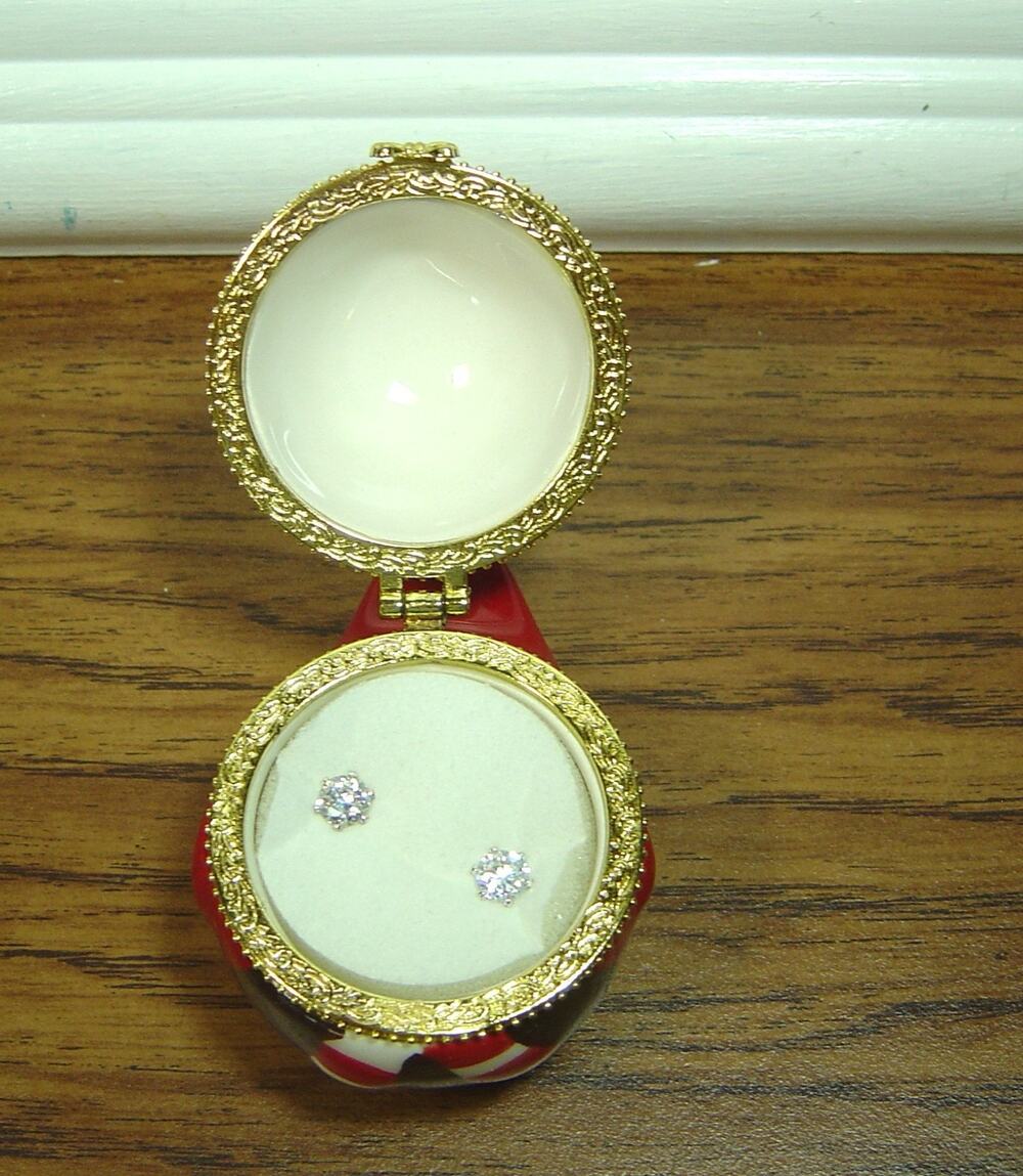 AVON CZ STUD EARRINGS IN COLLECTIBLE KEEPSAKE BOX-ROBIN SHAPED